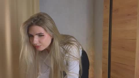 Luna online show from November 2025 03:05:02 PM