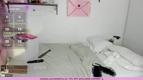 Snapshot of str4wb3rrycat chatting on October 2025 11:55:02 AM kat online show from October 2025 11:55:02 AM