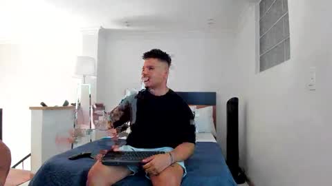 straight__friends online show from November 2025 02:28:01 PM