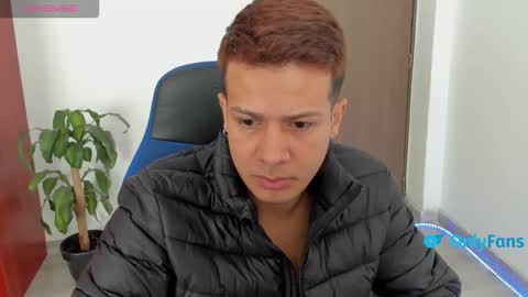 Snapshot of straight_boys_hornys chatting on January 2026 02:10:01 PM straight_boys_hornys online show from January 2026 02:10:01 PM