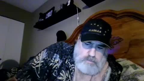 Snapshot of straightbear4you chatting on June 2026 09:41:02 AM Straightbear4you online show from June 2026 09:41:02 AM