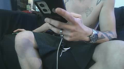 straitpipermann22 online show from October 2025 09:28:02 PM