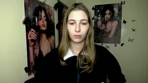 Snapshot of stranger_giirl chatting on September 2025 06:19:02 AM Amalia online show from September 2025 06:19:02 AM