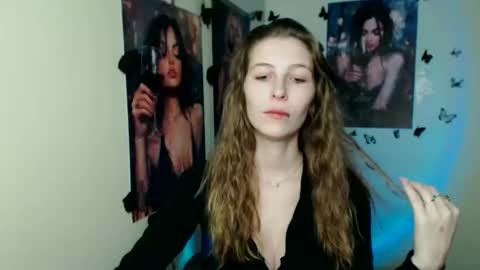 Snapshot of stranger_giirl chatting on November 2025 01:06:01 PM Amalia online show from November 2025 01:06:01 PM