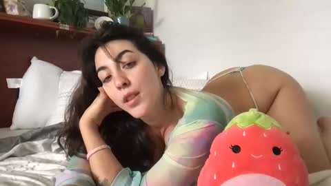 Snapshot of strawberripulp chatting on October 2025 04:17:02 PM Angel Baby online show from October 2025 04:17:02 PM