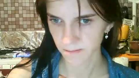 Snapshot of strawberry_storm chatting on October 2025 12:22:02 AM Strawberry Storm online show from October 2025 12:22:02 AM