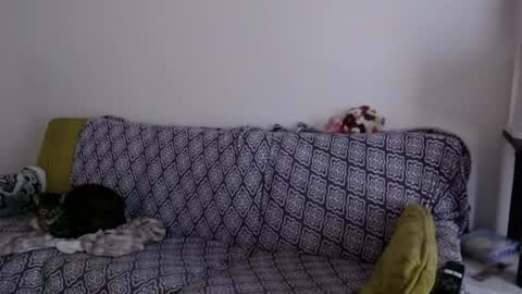 Strawberrylotsacake online show from April 2026 12:15:01 PM