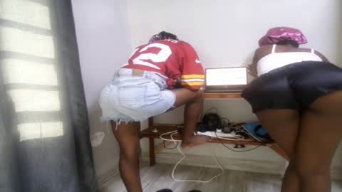 streetlioness online show from December 2025 01:39:02 PM