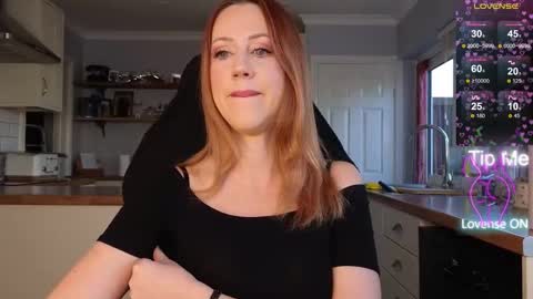 Amorina online show from November 2025 10:38:02 AM