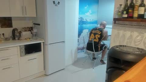 Strong Arni online show from February 2025 05:42:01 PM