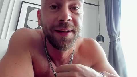 Strong Arni online show from November 2025 04:27:01 AM