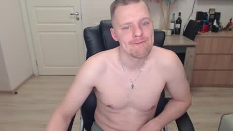 strong_guy_xxx online show from December 2025 01:06:01 PM