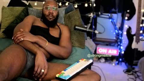 strongmellow online show from October 2025 06:45:02 PM