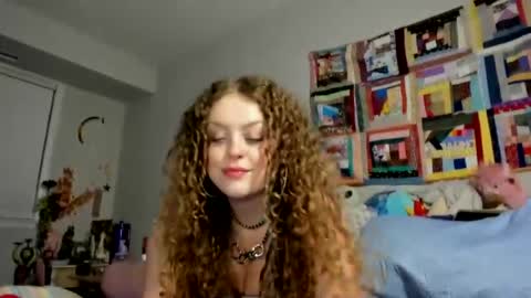 Snapshot of strwbby chatting on July 2026 05:10:01 AM Strwbby online show from July 2026 05:10:01 AM