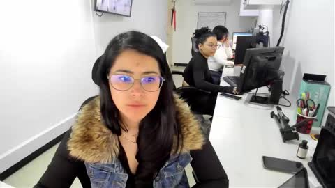 studcb_ online show from September 2025 07:51:02 PM