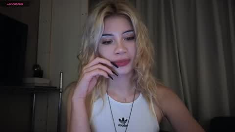 Sofa online show from April 2026 12:11:02 AM