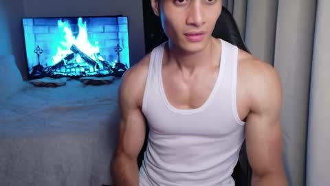 stylish man online show from April 2026 11:18:01 PM