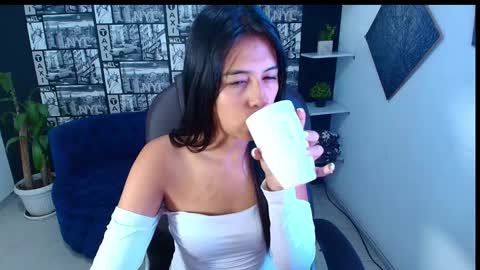 sub_scarlett_ online show from December 2025 12:43:02 PM