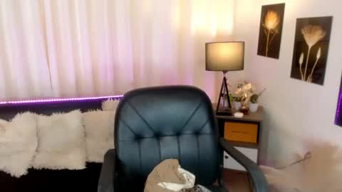 ISABEL online show from November 2025 12:32:01 AM