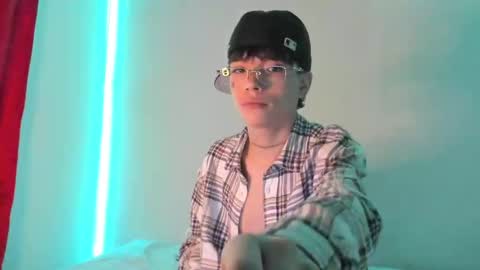 Snapshot of submissive_boyy_ chatting on December 2024 04:17:01 PM nico online show from December 2024 04:17:01 PM