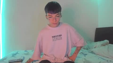 Snapshot of submissive_boyy_ chatting on December 2024 02:22:02 PM nico online show from December 2024 02:22:02 PM