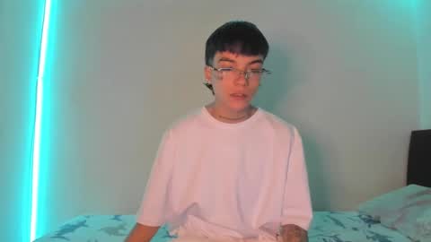 Snapshot of submissive_boyy_ chatting on December 2024 04:04:01 PM nico online show from December 2024 04:04:01 PM