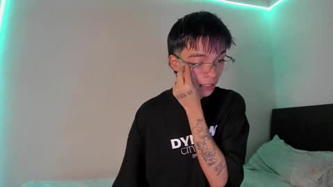 Snapshot of submissive_boyy_ chatting on January 2025 02:57:01 PM nico online show from January 2025 02:57:01 PM