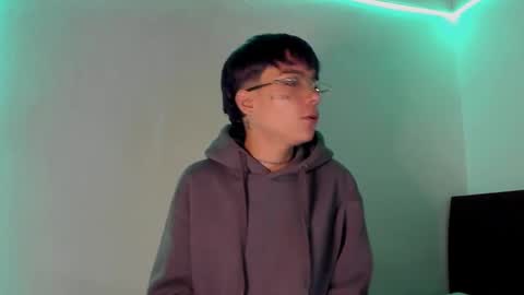 Snapshot of submissive_boyy_ chatting on February 2025 04:05:01 PM nico online show from February 2025 04:05:01 PM