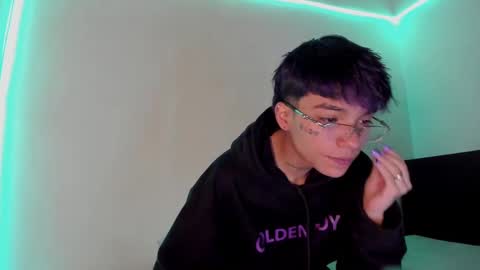 Snapshot of submissive_boyy_ chatting on February 2025 03:16:01 PM nico online show from February 2025 03:16:01 PM