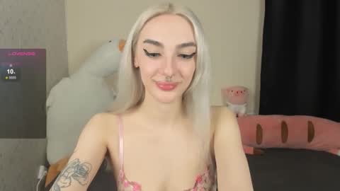 Snapshot of succubantra chatting on October 2025 03:19:01 PM Chloe online show from October 2025 03:19:01 PM