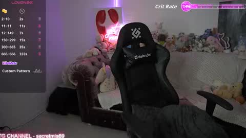 Mia online show from September 2025 09:03:02 PM