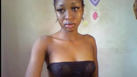 Snapshot of sugarmeltsxx chatting on October 2025 07:40:02 AM Bella online show from October 2025 07:40:02 AM