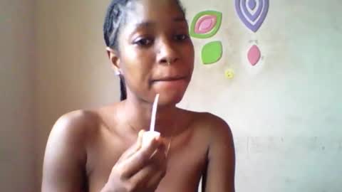 Snapshot of sugarmeltsxx chatting on October 2025 08:35:01 AM Bella online show from October 2025 08:35:01 AM