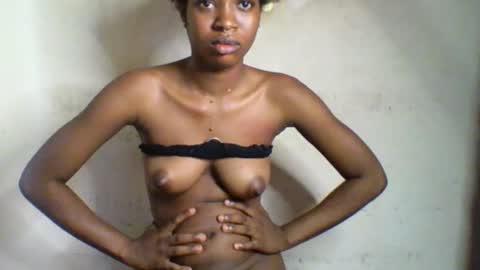 Snapshot of sugarmeltsxx chatting on November 2025 10:38:01 AM Bella online show from November 2025 10:38:01 AM