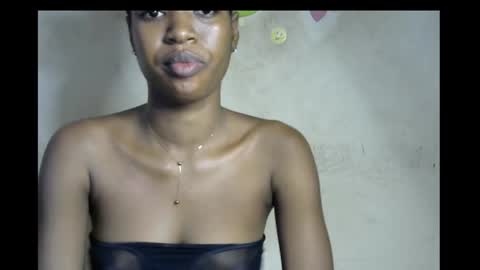 Snapshot of sugarmeltsxx chatting on November 2025 10:15:02 AM Bella online show from November 2025 10:15:02 AM