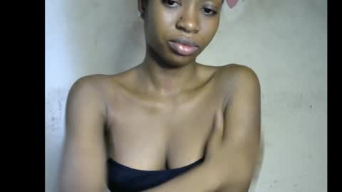 Snapshot of sugarmeltsxx chatting on December 2025 08:42:02 AM Bella online show from December 2025 08:42:02 AM