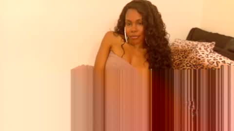 Kim Lee online show from November 2025 12:28:01 PM