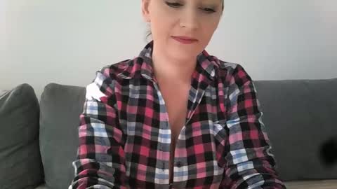 Snapshot of sugaryasmin chatting on February 2025 09:31:01 AM SugarYas online show from February 2025 09:31:01 AM