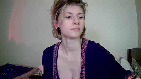 Snapshot of suicunebitch chatting on December 2024 01:27:01 AM Ophelia online show from December 2024 01:27:01 AM