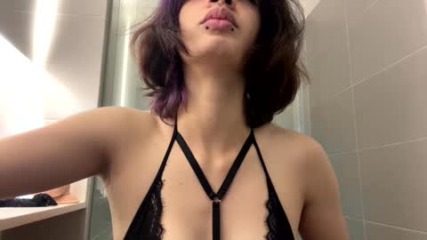 Snapshot of sukulaurens chatting on September 2025 04:23:02 PM Suku Ren online show from September 2025 04:23:02 PM