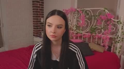 Lina 3 online show from March 2026 06:33:01 PM