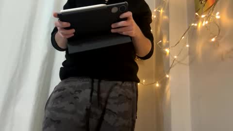 Snapshot of sullyniko chatting on October 2025 06:09:01 PM Niko online show from October 2025 06:09:01 PM