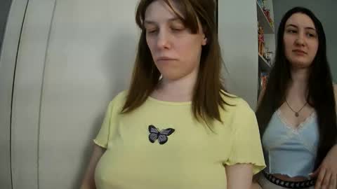 Snapshot of summerbluesky chatting on May 2026 04:37:01 PM summerbluesky online show from May 2026 04:37:01 PM
