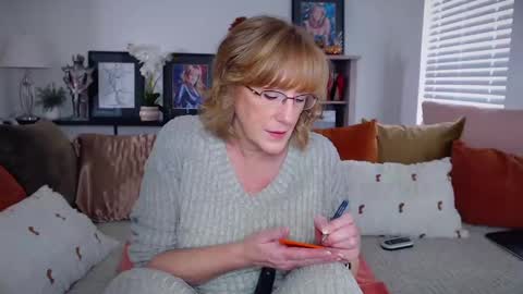 Snapshot of summerknightzzz chatting on November 2025 01:32:01 PM SummerKnightzzz online show from November 2025 01:32:01 PM