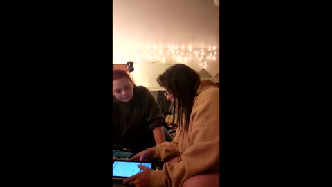 Snapshot of sun_flower_seeds chatting on December 2025 04:54:01 AM sun_flower_seeds online show from December 2025 04:54:01 AM