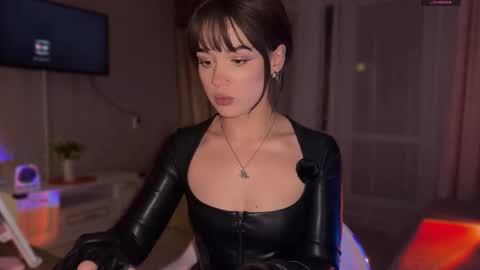 Miss Nelly online show from October 2025 06:03:01 PM