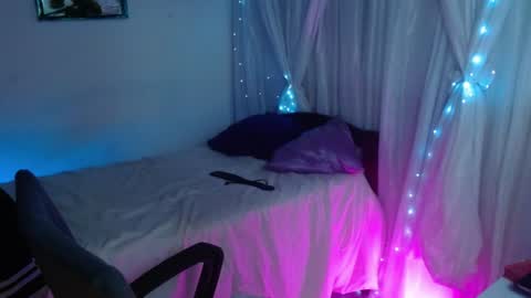 Snapshot of suncrystal chatting on August 2026 12:51:02 PM sun crystal online show from August 2026 12:51:02 PM