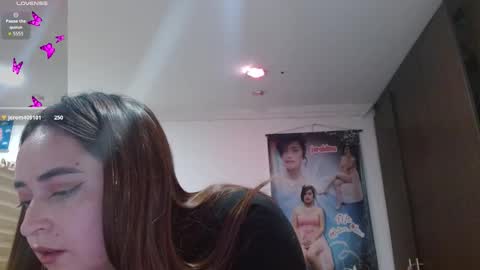 Snapshot of sunflower_dance chatting on November 2025 08:18:01 PM Jeraldine online show from November 2025 08:18:01 PM