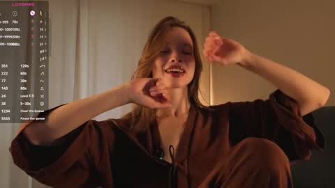 Snapshot of sunnivagaillard chatting on September 2025 01:06:02 AM Kiki online show from September 2025 01:06:02 AM