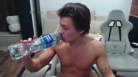 Alice and Sergey online show from November 2025 04:55:01 AM